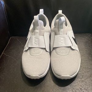 Nike Mens 11.5 Sneaker